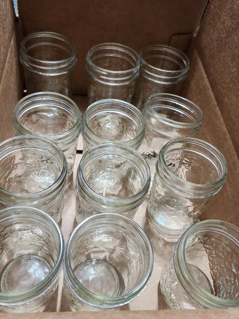 8 Oz Jelly Jars, Canning, No Lids. 12 in the set.